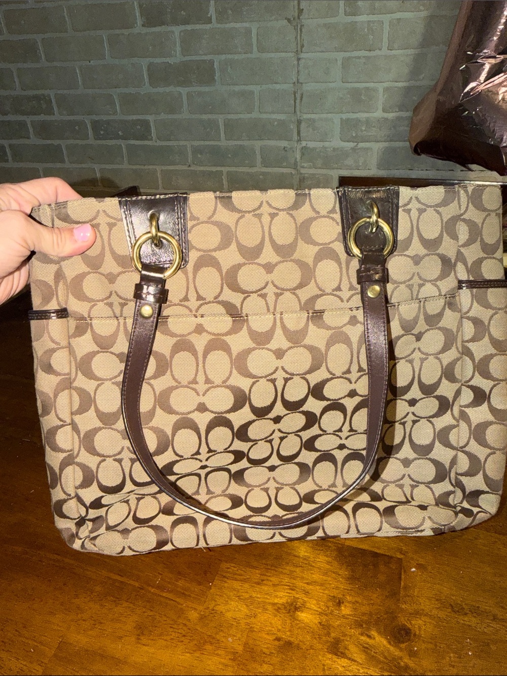 Coach Signature Gallery - Picture 4 of 4